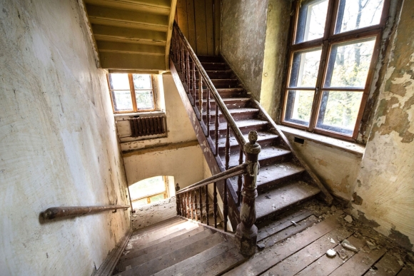 Laiptai į antrą aukštą