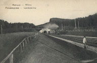 Tuneliu važiuoja traukiniai (1879m.)